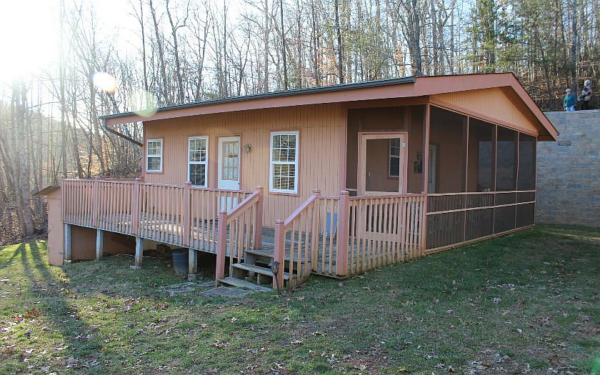 1st image of 1412 Hillcrest Dr