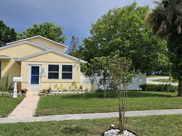 215 6th St, Holly Hill, FL 32117