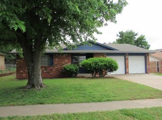 914 Crown Dr, Edmond, OK 73034