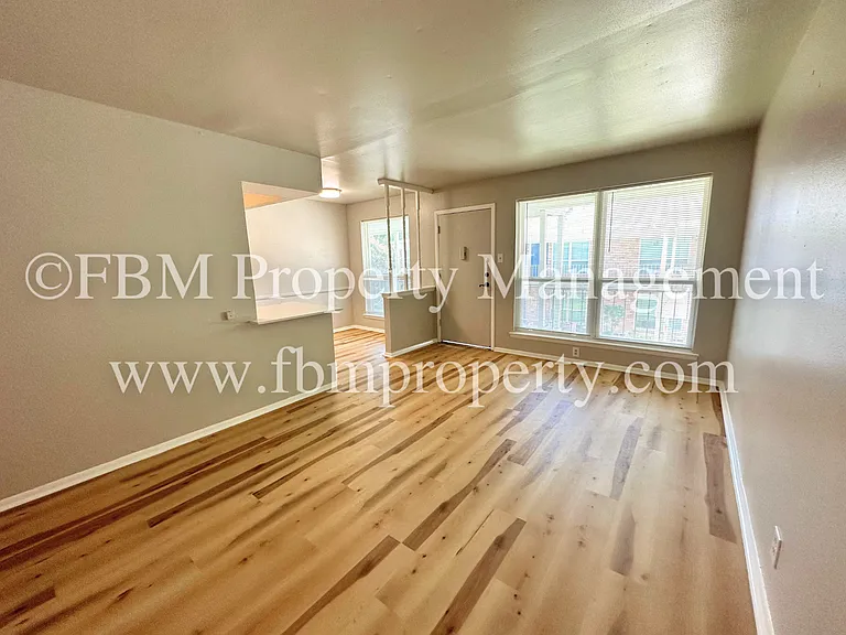 518 N Rogers St #208 — Photo 11