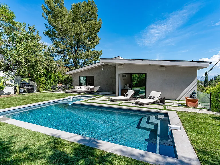 22270 Avenue San Luis — Photo 45