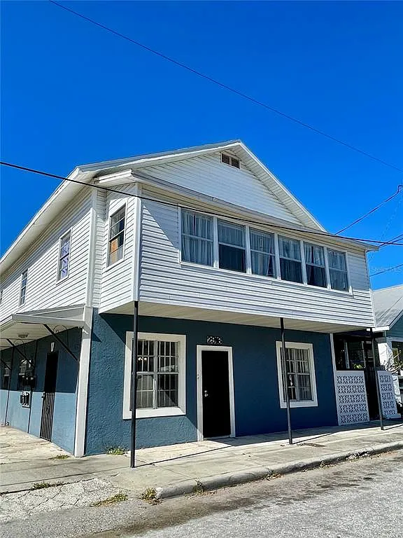1 bed, 1.0 bath, 500 sqft, $900 — Photo 1