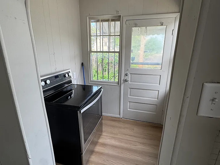 422 N Klein St — Photo 9