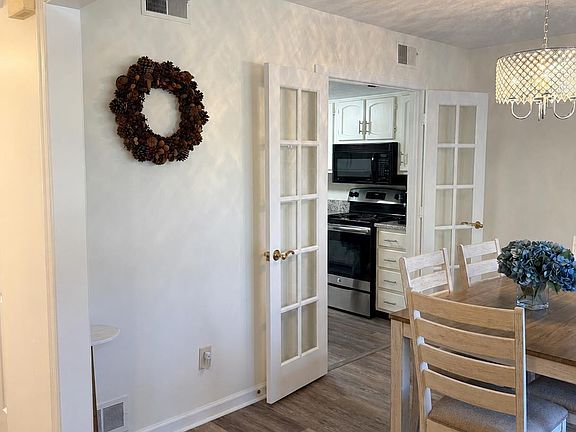 5th image of 1 Regency Ct