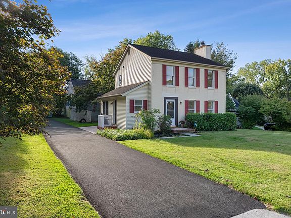 3rd image of 1 Hardy Ct