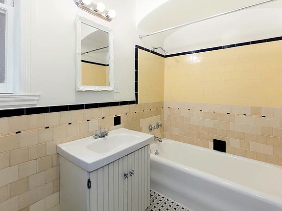 3rd image of 3650 Broderick St