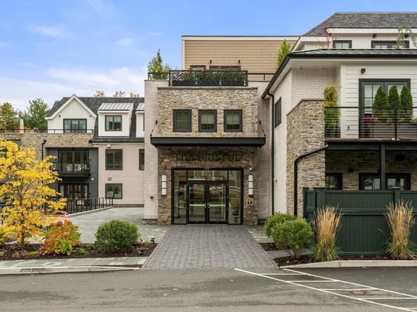 148 Weston Rd #208, Wellesley, MA 02482