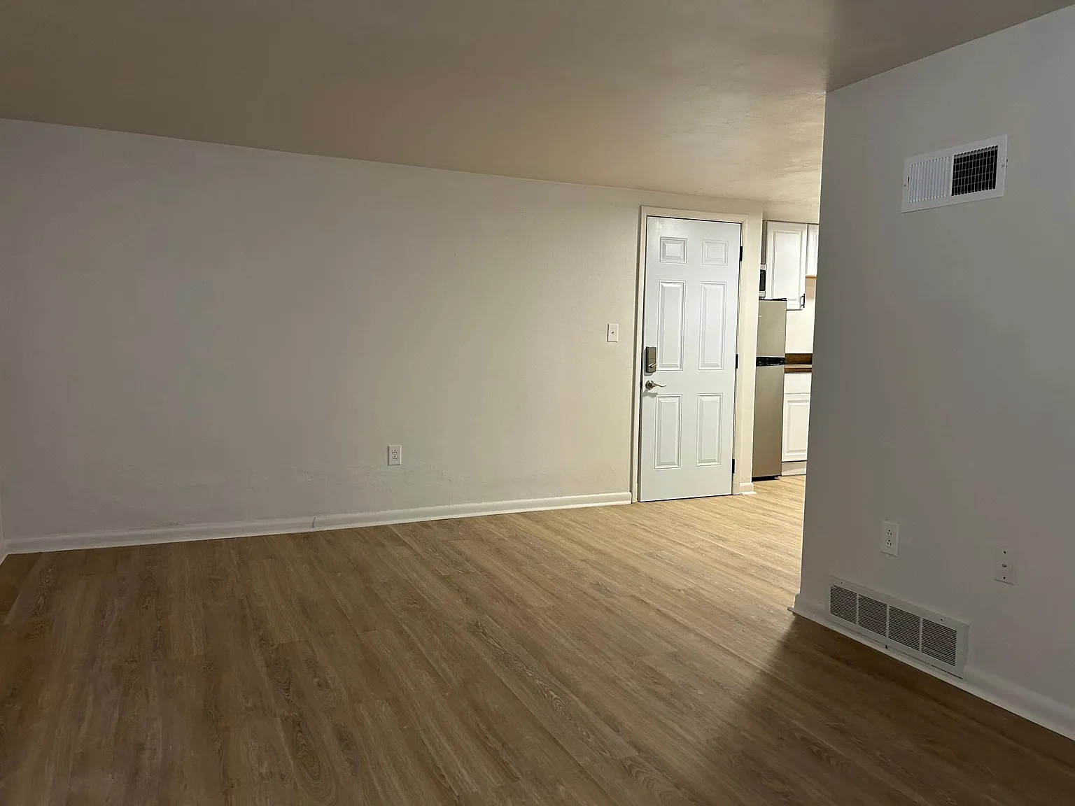 1 bed, 750 sqft, $895 — Photo 2