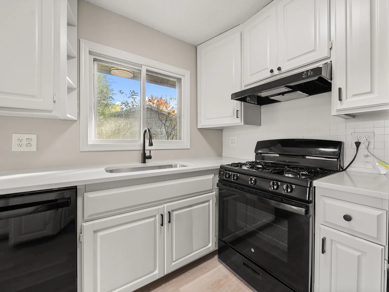 4 bed, 1500 sqft, $2,595 — Photo 2