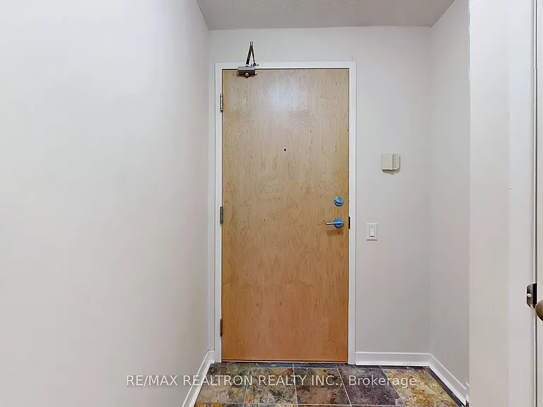1050 The Queensway #217 — Photo 38