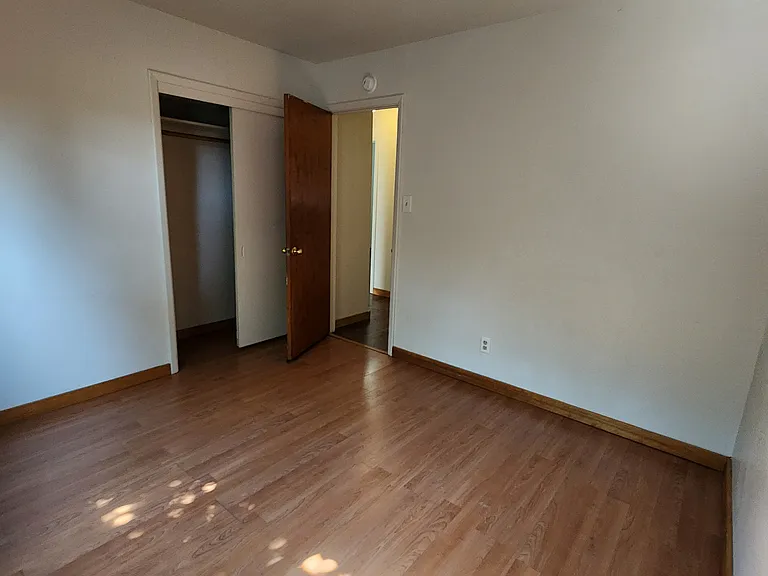 1805 NE Valley Rd — Photo 12