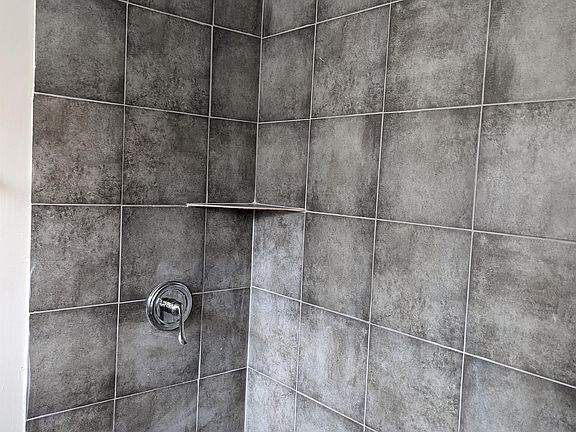 3rd image of 701 Eiseman Ave #1