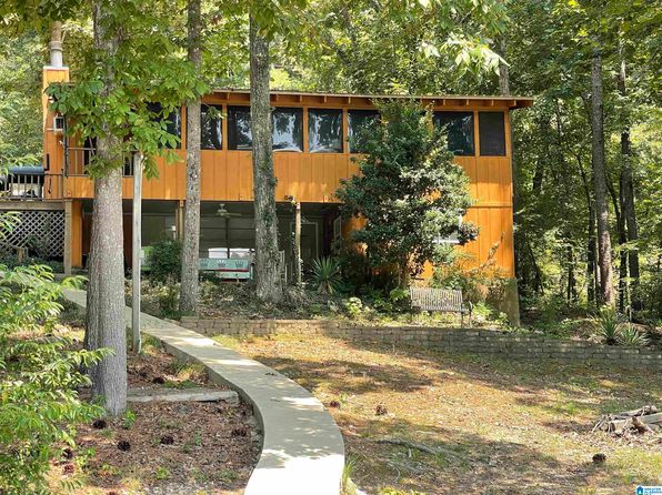 805 N Lakeshore Dr, Talladega, AL 35160
