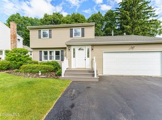 13 Sandra Sue Dr, Albany, NY 12211