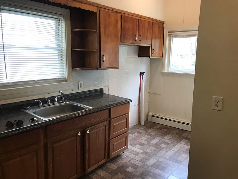 630 Howard Ave — Photo 8