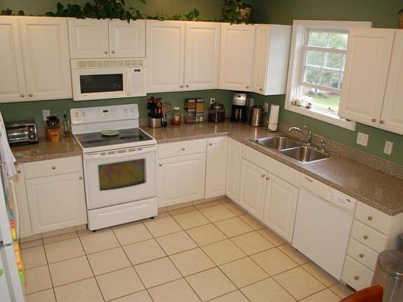 2nd image of 115 Parkland Dr Building 28