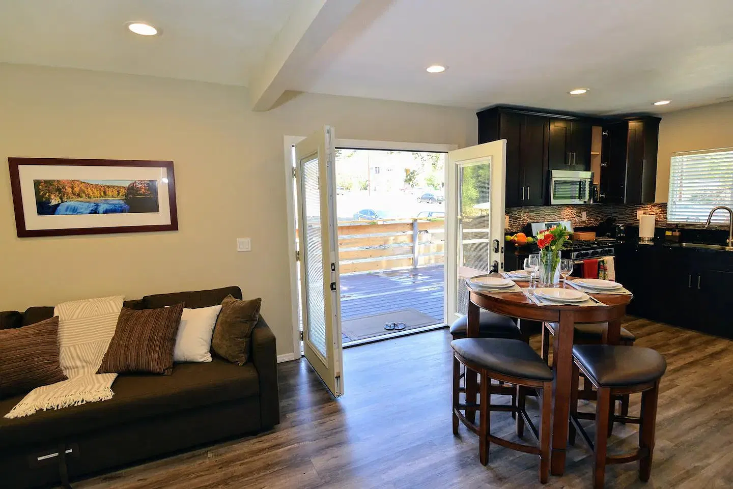2 bed, 800 sqft, $3,100 — Photo 4