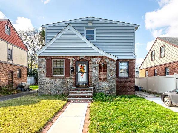 85-06 251st St, Bellerose, NY 11426