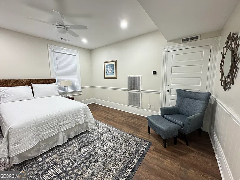 765 Walnut Loft #UPSTAIRS LOFT — Photo 15