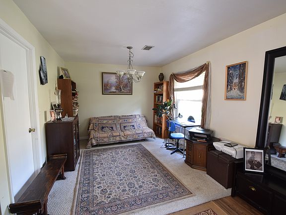 3rd image of 1849 Woodleigh Dr W