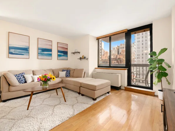 250 East 40th Street image 1 of 18