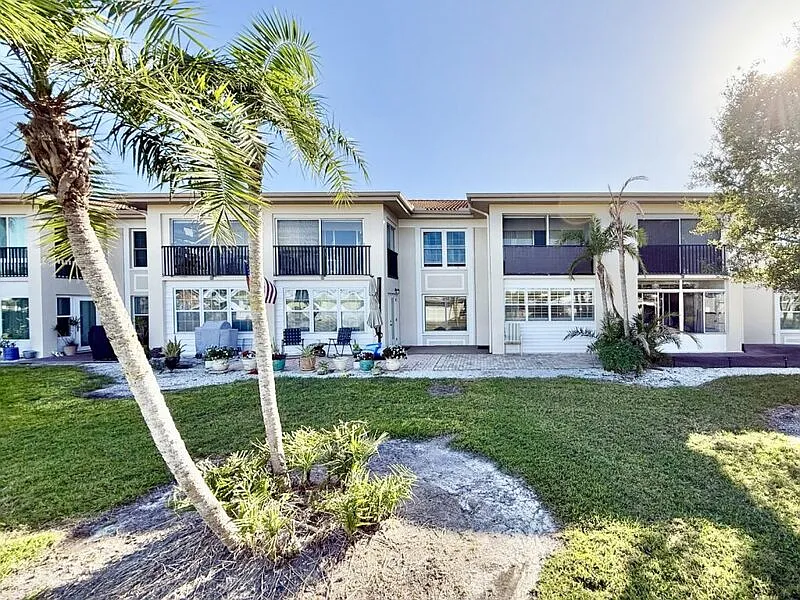 1 bed, 1.0 bath, 815 sqft, $1,495 — Photo 2