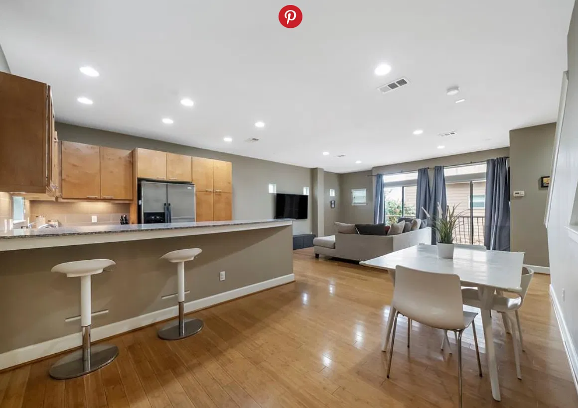 2 bed, 2.5 bath, 1771 sqft, $1,320 — Photo 2