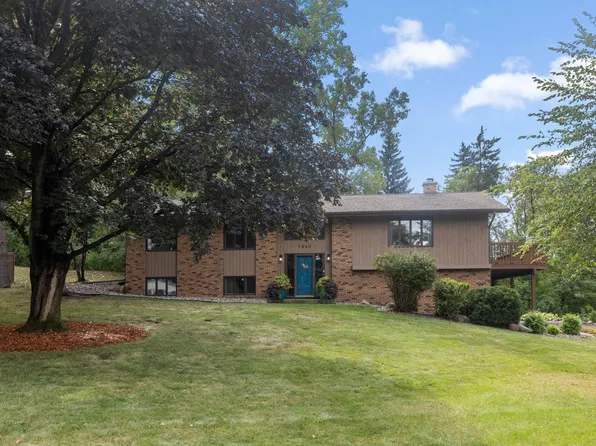 1440 Indian Oaks Trl, Arden Hills, MN 55112