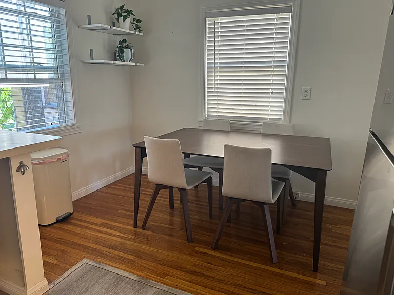6 person dining area