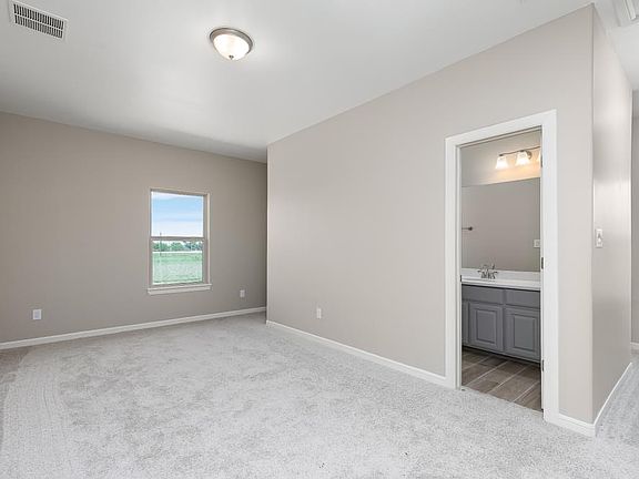 5th image of 2452 Thicket Ln