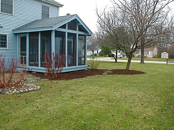 4th image of 330 Fox Ln