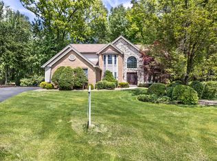 5521 Lohr Lake Dr, Ann Arbor, MI 48108