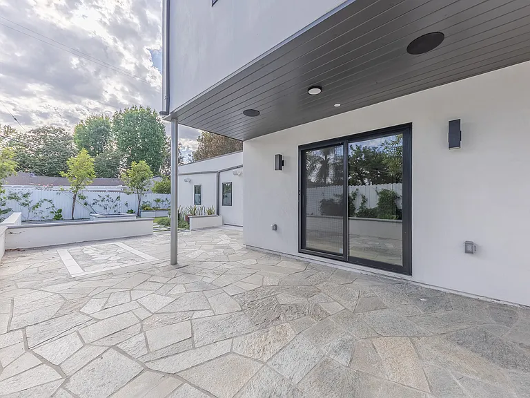 4557 Camellia Ave — Photo 15