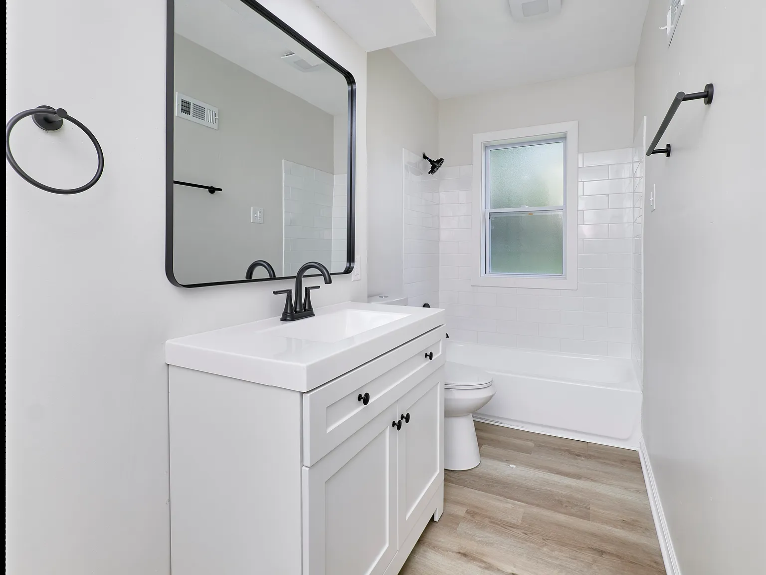 3 bed, 2738 sqft, $2,900 — Photo 4