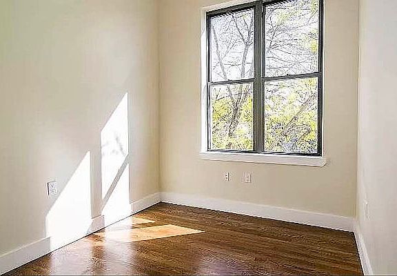 5th image of 567 Evergreen Ave #2F