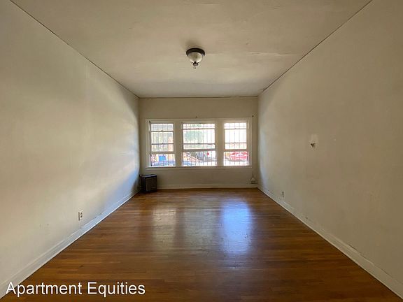 4th image of 1831 N New Hampshire Ave #106