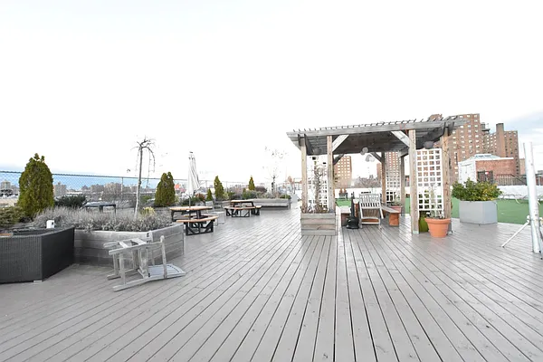 Rented by Clove Realty LLC | media 11