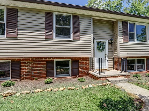 3rd image of 3208 Windemere Pl