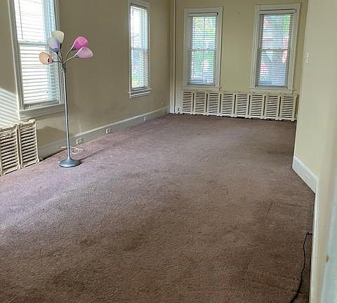 4th image of 440 Locust Ave