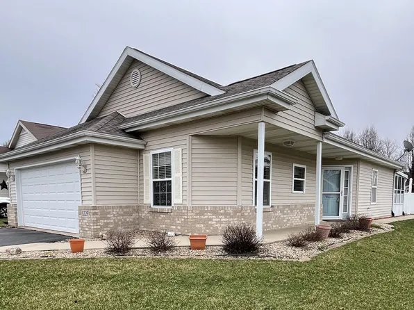 8229 Pointe Dr, Winfield, IN 46307