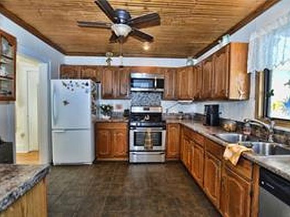 4th image of 21515 Waldron St