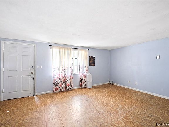 4th image of 10 S Jackson St