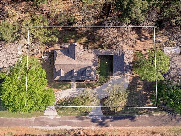 2nd image of 12 Quiet Wind Ln