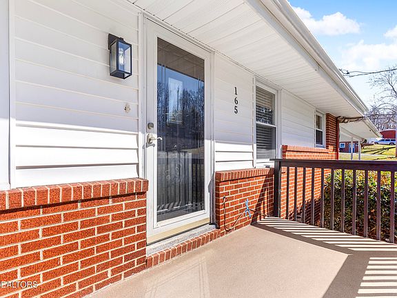5th image of 165 Shenandoah Dr