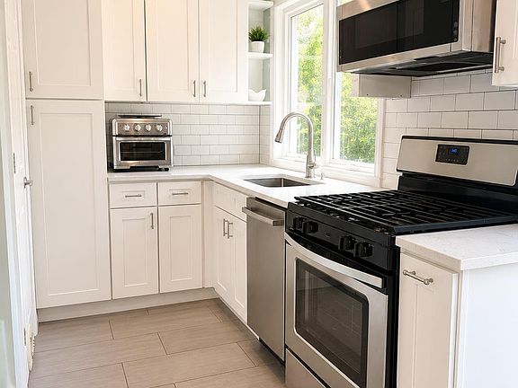 5th image of 24 Wisconsin St