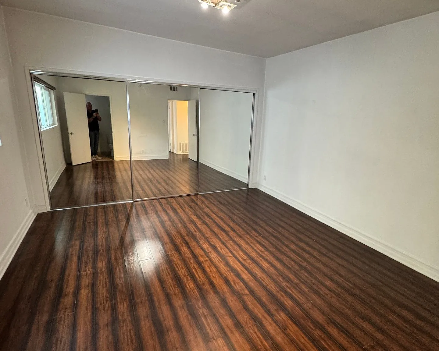 3 bed, 1350 sqft, $4,395 — Photo 4