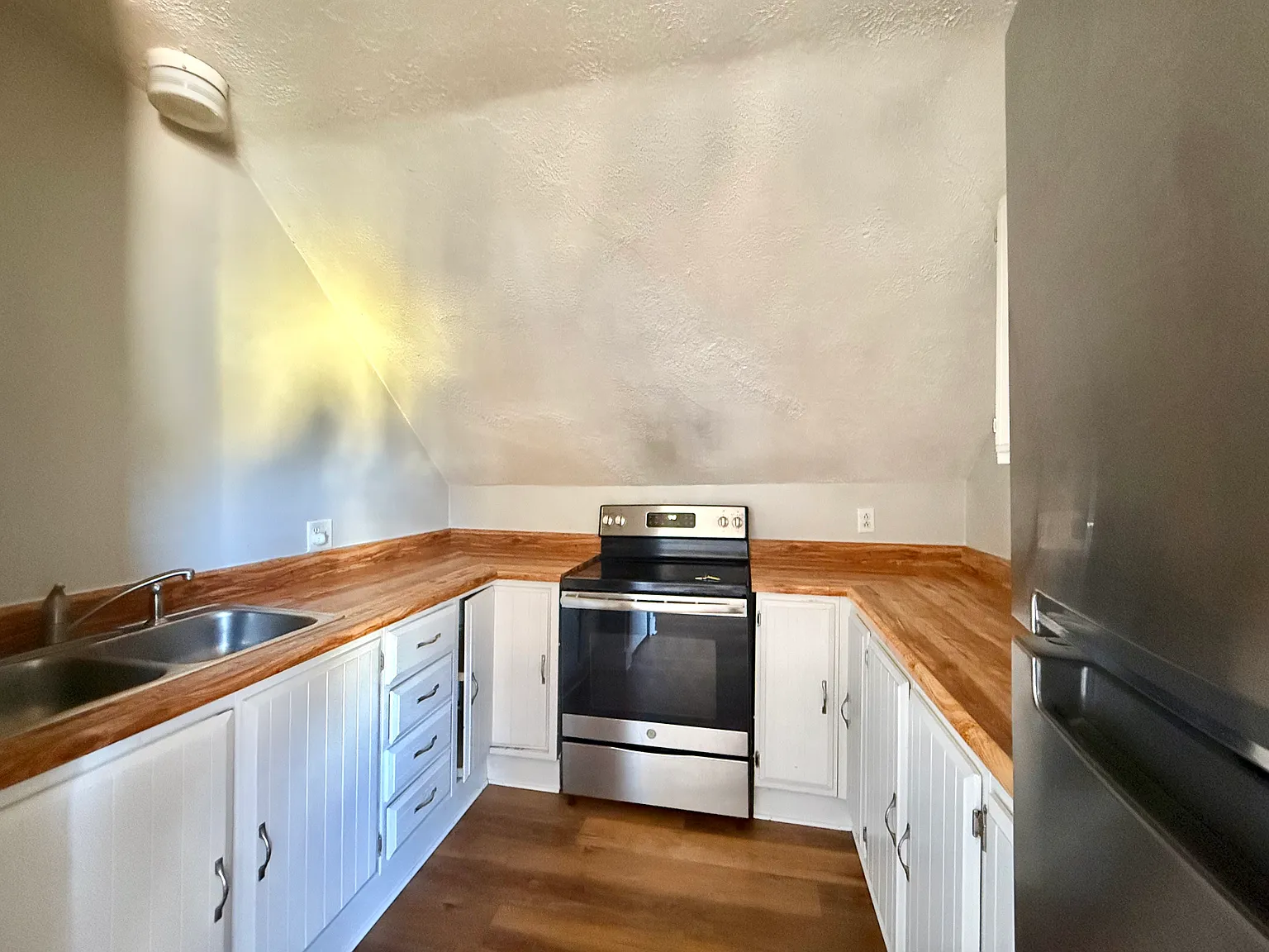 2 bed, 800 sqft, $1,900 — Photo 4