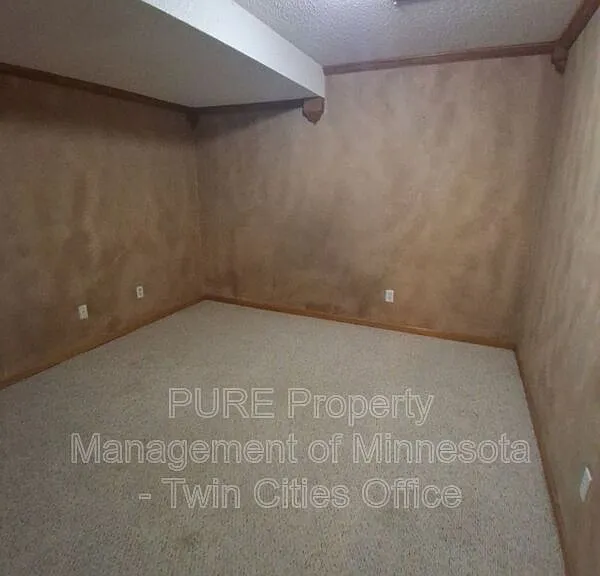 4985 Grenwich Ave N — Photo 11