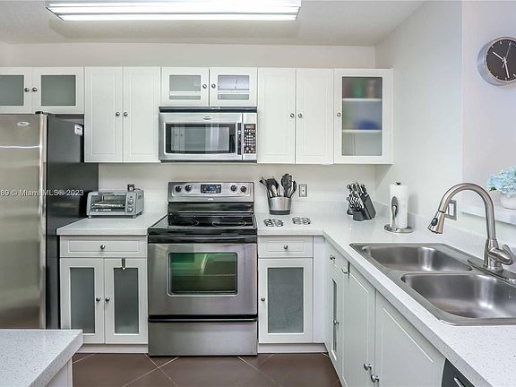 4th image of 19555 E Country Club Dr #8208