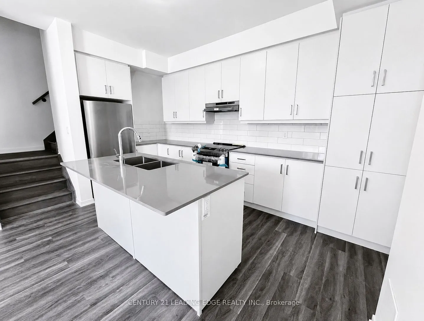 3 bed, $3,300 — Photo 2